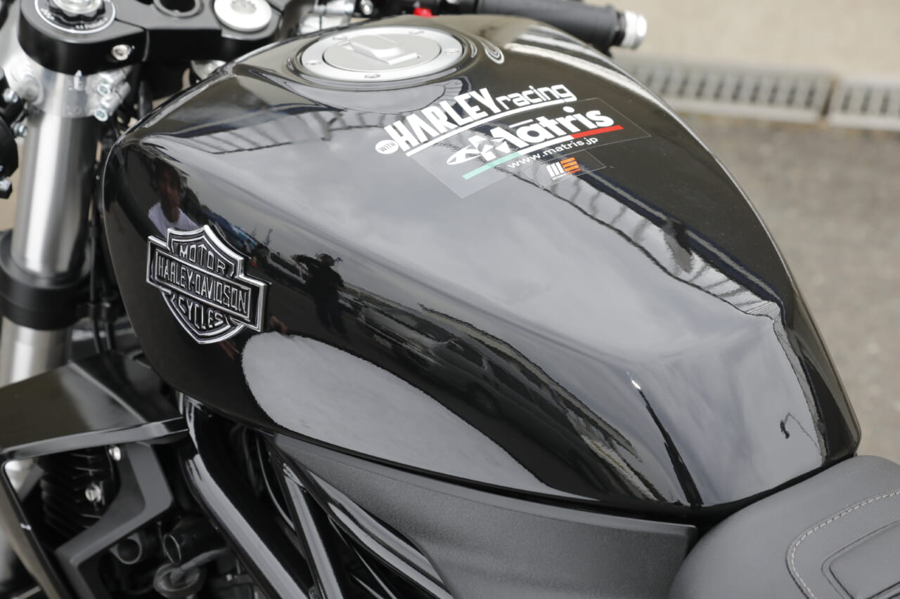 ｜セパハン＆バックステップ化したハーレーX350でヒジ擦り!? 熱き走り＆センス光るカスタムビルダー現る!!