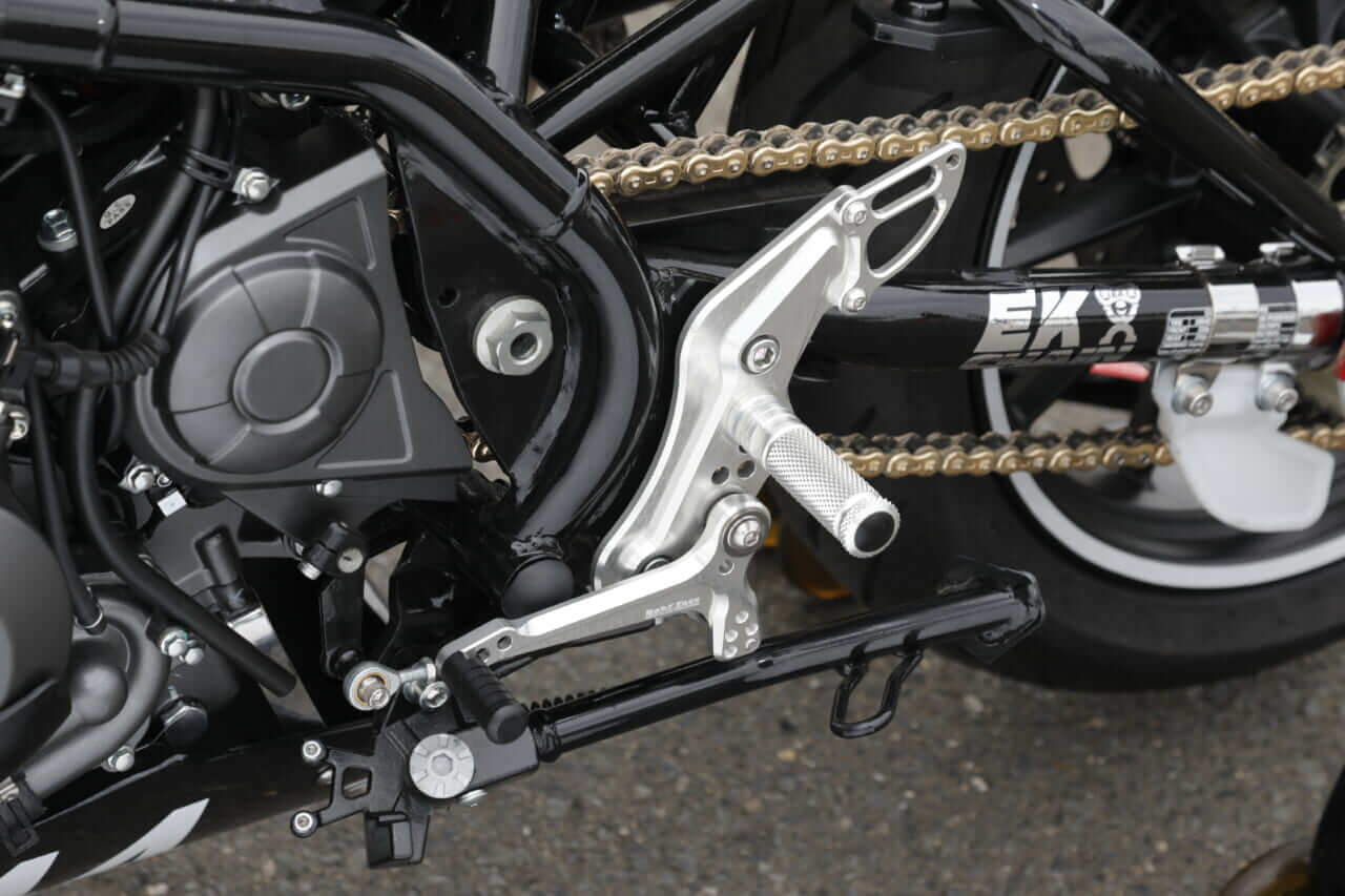 ｜セパハン＆バックステップ化したハーレーX350でヒジ擦り!? 熱き走り＆センス光るカスタムビルダー現る!!