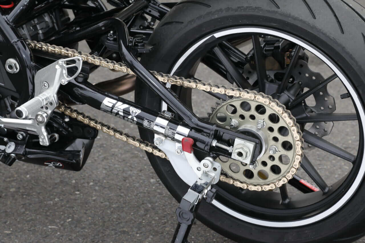 ｜セパハン＆バックステップ化したハーレーX350でヒジ擦り!? 熱き走り＆センス光るカスタムビルダー現る!!