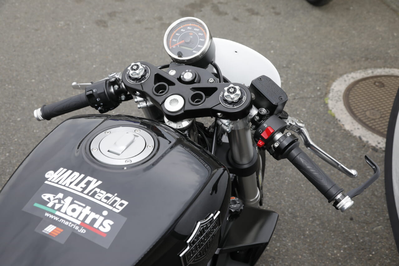 |セパハン&バックステップ化したハーレーX350でヒジ擦り!? 熱き走り&センス光るカスタムビルダー現る!!