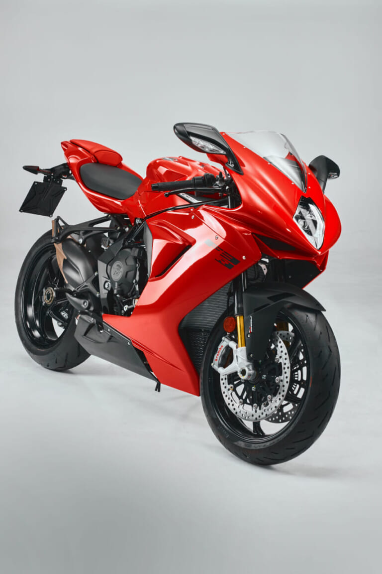 MV AGUSTA F3 R|走る芸術品が約65万円も安く! MVアグスタ F3 Rは憧れの片持ちスイングアームも、最高峰の電子制御も全部乗せで超絶コスパに【海外】