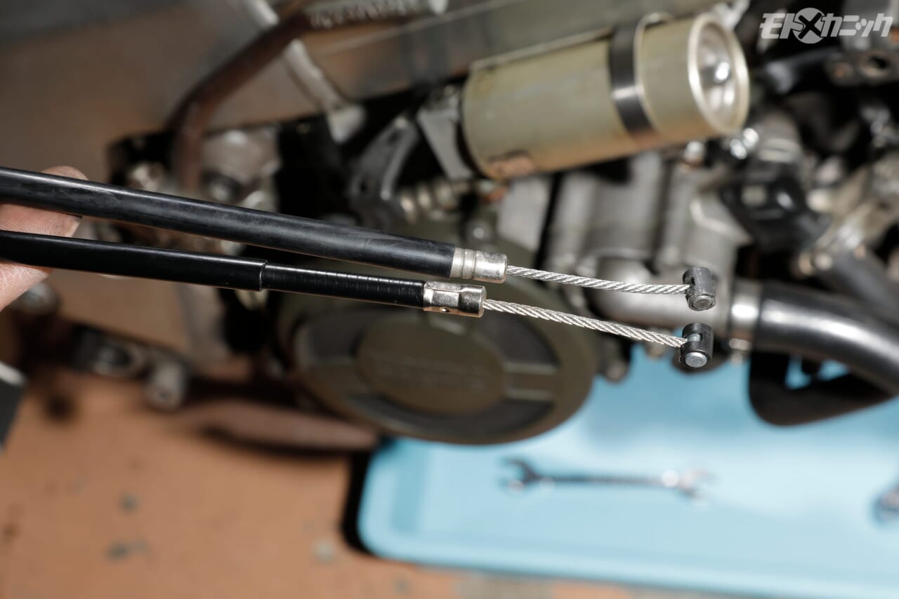 |金具形状や細部までノーマルにこだわって開発されたNSR250R用ケーブルの実力を専門店で検証