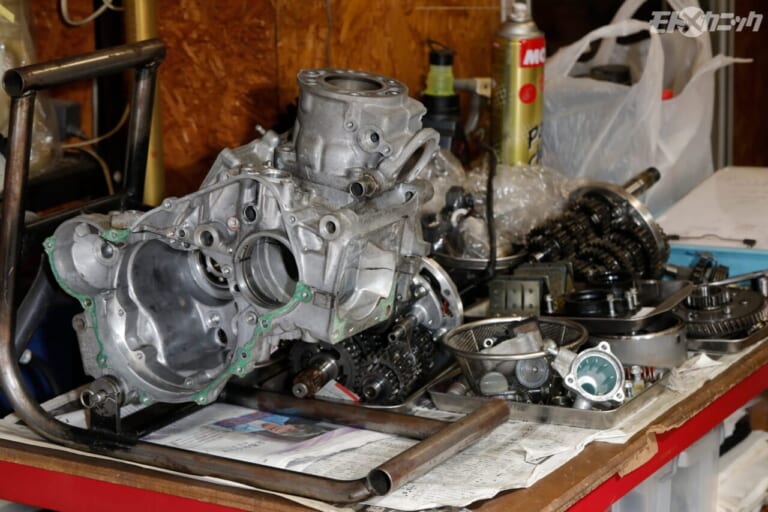 モトールエンジニア｜金具形状や細部までノーマルにこだわって開発されたNSR250R用ケーブルの実力を専門店で検証