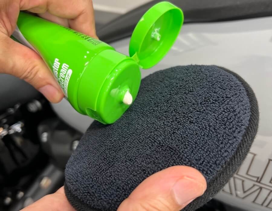 シュアラスター_3月新商品|ワックスやコーティングの施工・仕上げに便利な新商品「ワックスパッド」「マイクロファイバークロス スリーデッカー」解説