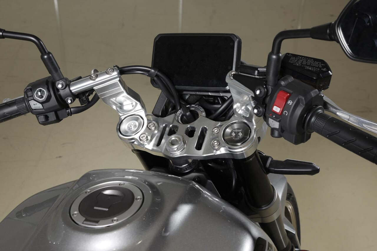 OVER Racing｜CB1000F｜ハンドル｜[CB1000Fカスタム]オーヴァーレーシングプロジェクツが仕上げたジェントルでスポーティなカスタム車