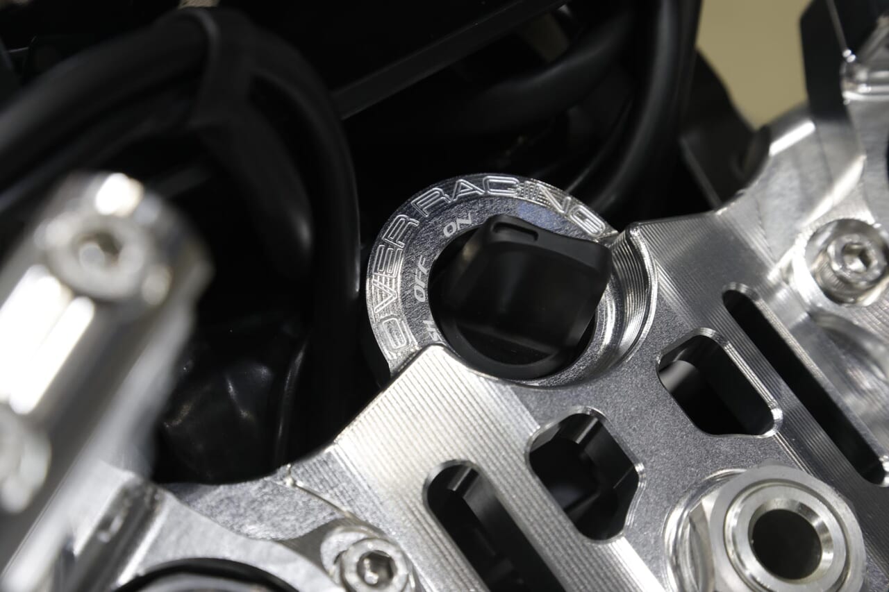 OVER Racing｜CB1000F｜トップブリッジ｜[CB1000Fカスタム]オーヴァーレーシングプロジェクツが仕上げたジェントルでスポーティなカスタム車