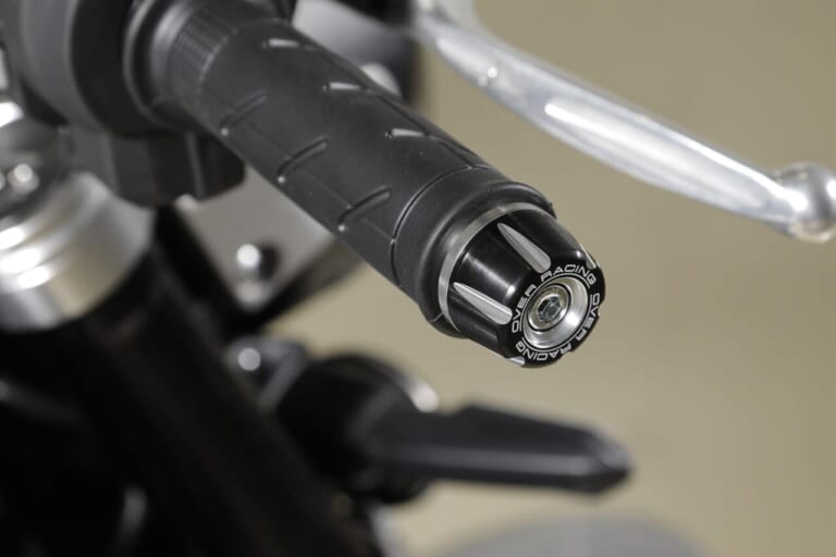 OVER Racing｜CB1000F｜ハンドル｜バーエンド｜[CB1000Fカスタム]オーヴァーレーシングプロジェクツが仕上げたジェントルでスポーティなカスタム車