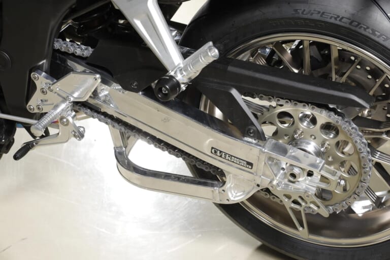 OVER Racing｜CB1000F｜スイングアーム｜[CB1000Fカスタム]オーヴァーレーシングプロジェクツが仕上げたジェントルでスポーティなカスタム車