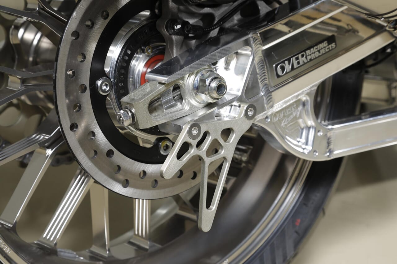 OVER Racing｜CB1000F｜スイングアーム｜[CB1000Fカスタム]オーヴァーレーシングプロジェクツが仕上げたジェントルでスポーティなカスタム車