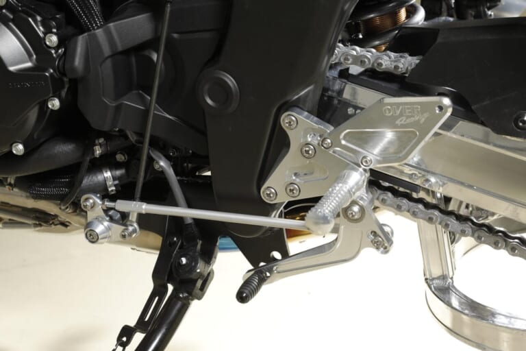 OVER Racing｜CB1000F｜バックステップ｜[CB1000Fカスタム]オーヴァーレーシングプロジェクツが仕上げたジェントルでスポーティなカスタム車