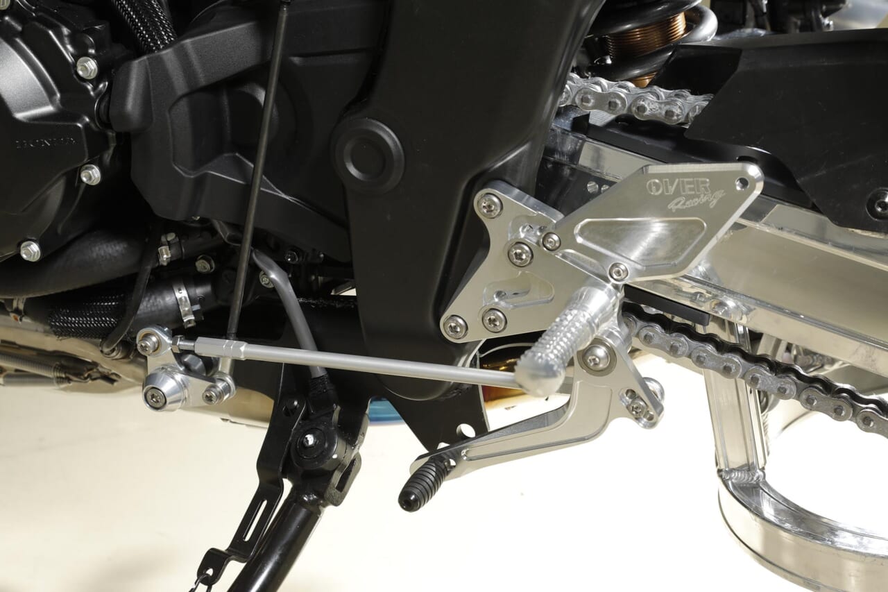 OVER Racing｜CB1000F｜バックステップ｜[CB1000Fカスタム]オーヴァーレーシングプロジェクツが仕上げたジェントルでスポーティなカスタム車