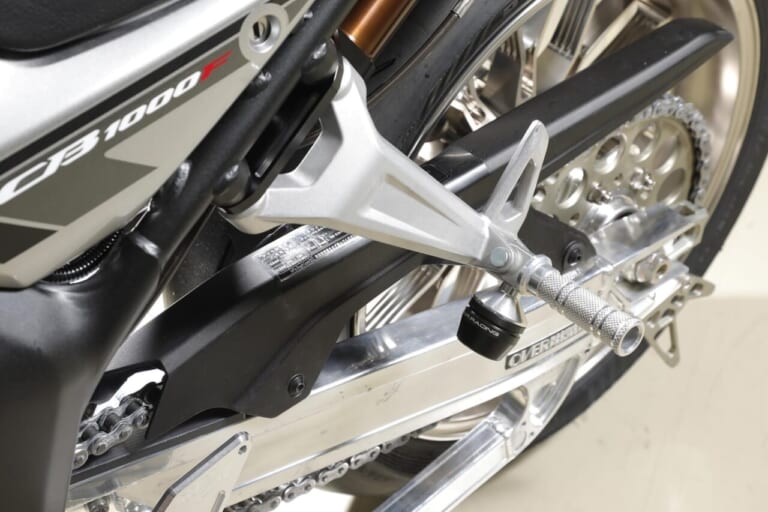 OVER Racing｜CB1000F｜タンデムステップ｜[CB1000Fカスタム]オーヴァーレーシングプロジェクツが仕上げたジェントルでスポーティなカスタム車