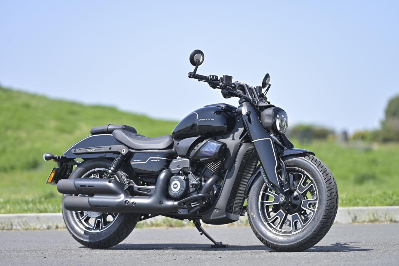 QJMOTOR｜SRV400A(AMT)｜いつでもヤル気！ 豪華でオリジナリティあるマッスルクルーザーをオートマシステムがスパイシーに仕上げた