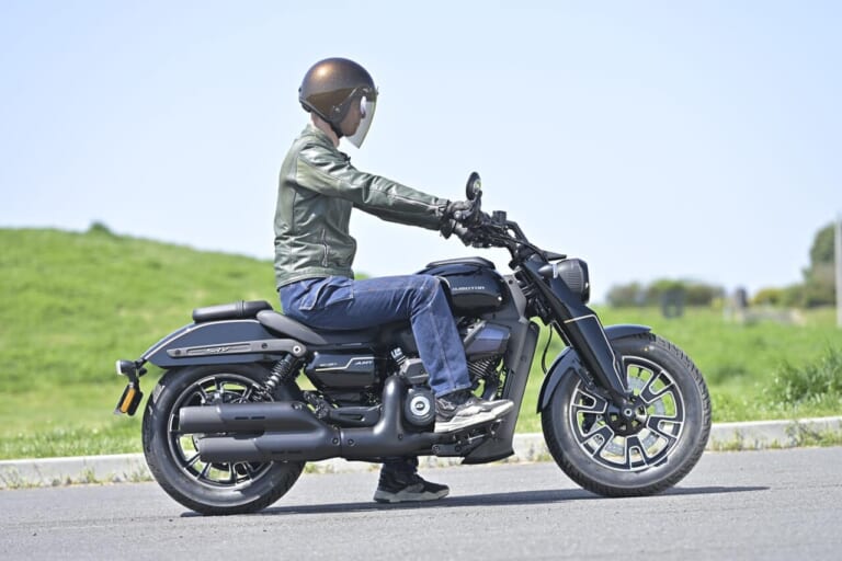 QJMOTOR｜SRV400A(AMT)｜足付き｜いつでもヤル気！ 豪華でオリジナリティあるマッスルクルーザーをオートマシステムがスパイシーに仕上げた