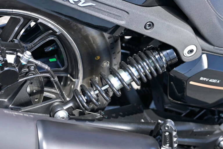 QJMOTOR｜SRV400A(AMT)｜リアサス｜いつでもヤル気！ 豪華でオリジナリティあるマッスルクルーザーをオートマシステムがスパイシーに仕上げた