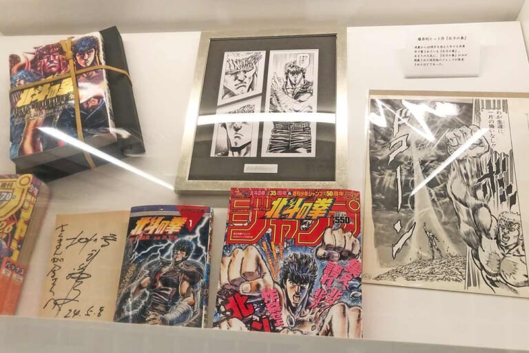 『さくまんが舎』単行本・週刊少年ジャンプ現物|新作アニメ開始!『北斗の拳』名所・長野県佐久市ツーリングガイド|ジャギ像やデザインマンホール巡り【武論尊の故郷・必訪スポット】