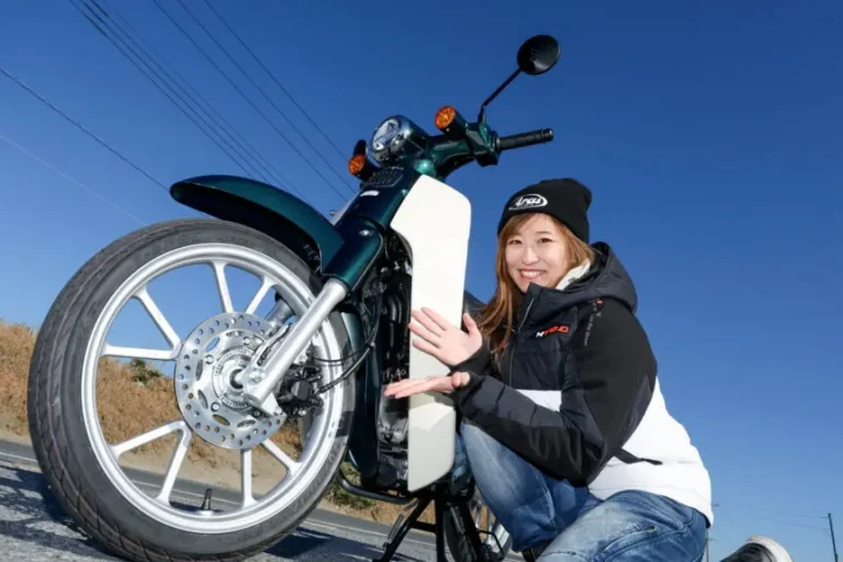 「50ccとは別次元」車の免許で乗れる「カブ110 Lite」が想像以上に快適だった! “制限速度30km/h”を逆手に取った贅沢な走り【岡崎静夏試乗レビュー】