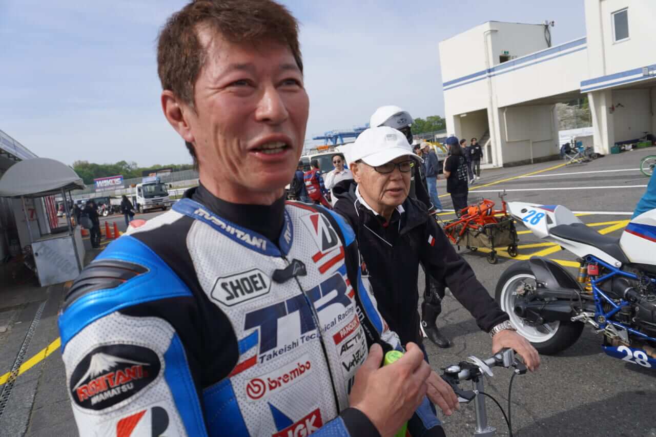 ｜鈴鹿8耐でスペンサーを抑えた武石伸也が2000ccターボのハーレーで筑波サーキット激走!