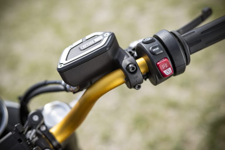 BMW Motorrad R 12｜【クルーザースタイルで足着き抜群のボクサーツイン】BMW Motorrad R 12試乗レポート