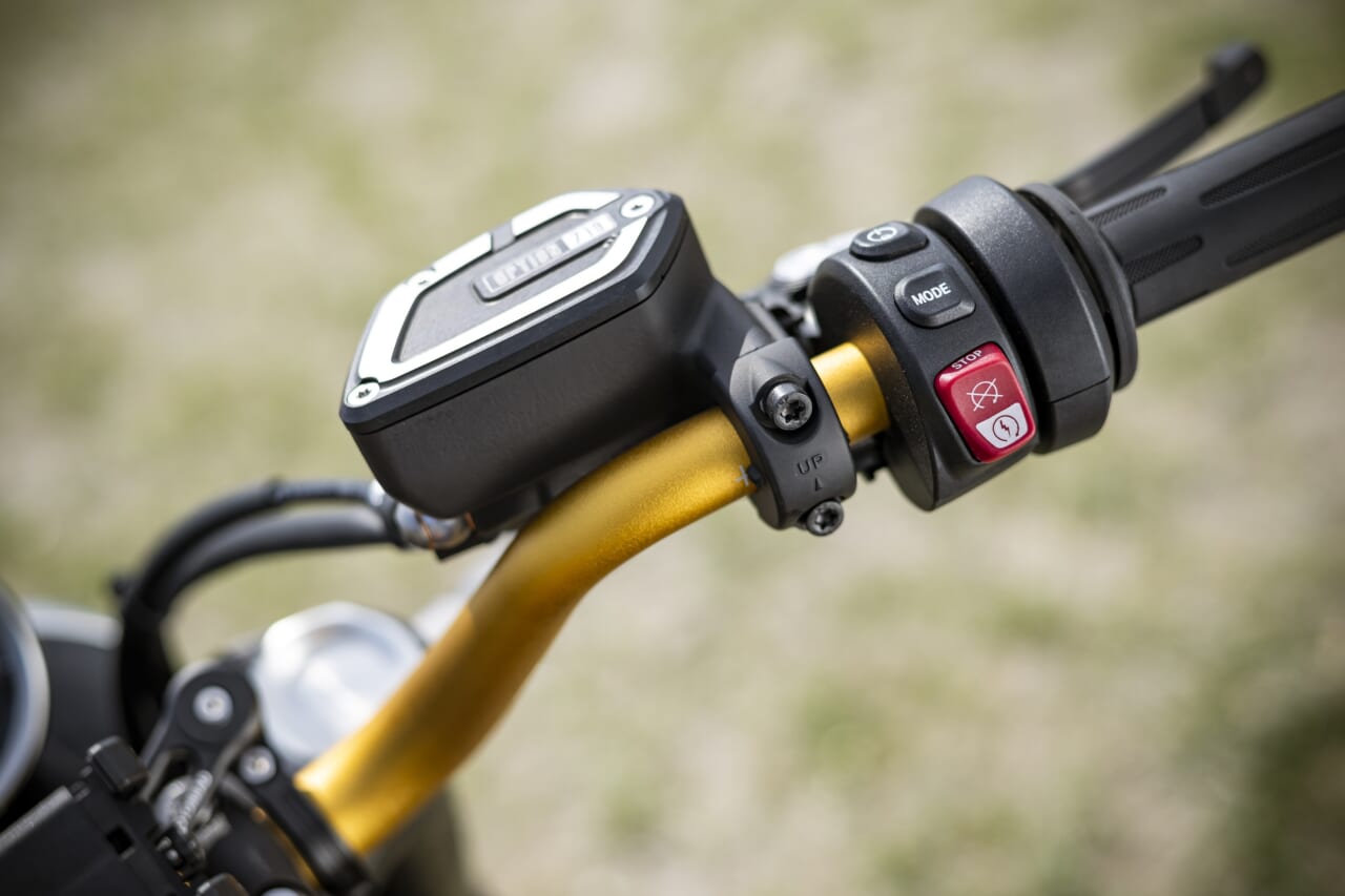 ｜【クルーザースタイルで足着き抜群のボクサーツイン】BMW Motorrad R 12試乗レポート