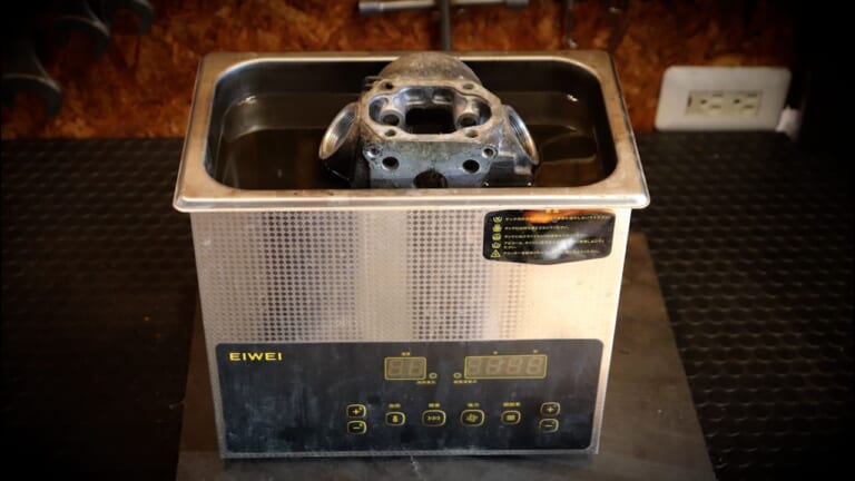 「嘘だろ…」黒焦げだったモンキーのエンジンが、超音波洗浄機に放り込んだだけで“企画倒れ”レベルに激変!【DIY工具レビュー】|「嘘だろ…」黒焦げだったモンキーのエンジンが、超音波洗浄機に放り込んだだけで“企画倒れ”レベルに激変!【DIY工具レビュー】