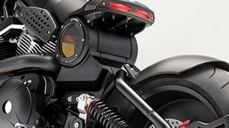 「やば…このデザイン斬新すぎ」「マジでカッコいいわ」超個性的バイクメーカーの芸術的作品。顧客リストには超有名俳優の名前も。