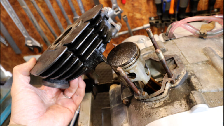 YAMAHA Pocke｜【衝撃の34秒】ボルト4本でピストン到達!? 昭和の「空冷2スト」が最強のメカニック養成教材だった理由