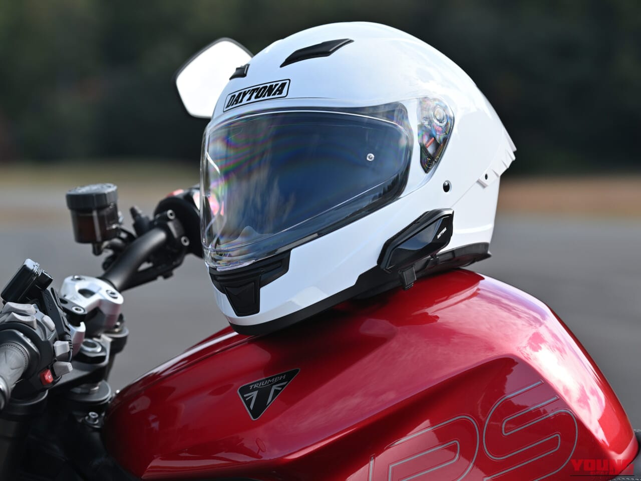 DAYTONA DT-S2｜ソロツーリングが変わる業界トップクラスの音圧に、15時間のロングバッテリーと2台同時接続。重量わずか30gでヘルメットにすっきり収まるインカムが登場【デイトナDT-S2】