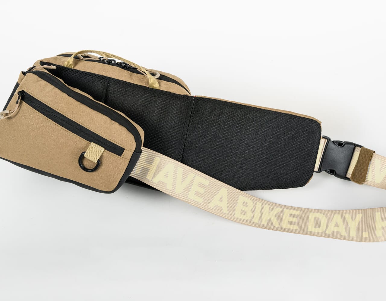 ハーフデイツーリングウエスト｜【話題必至の新作爆誕！！】「HAVE A BAIKE DAY.加藤ノブキ」モデルの『ハーフデイツーリングウエスト』がタナックスから登場！!〈TANAX公式〉