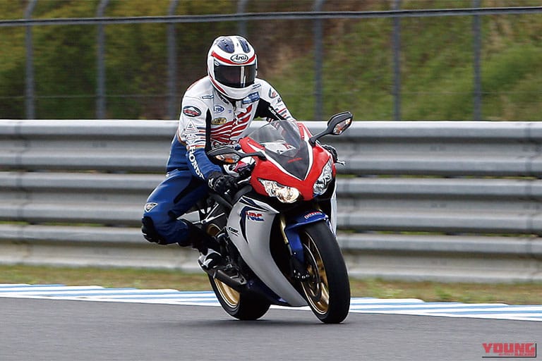 コーナー進入|伝説の王者フレディ・スペンサーが明かす!バイクを激変させる「ブレーキングとコーナー進入」の極意【復刻版】