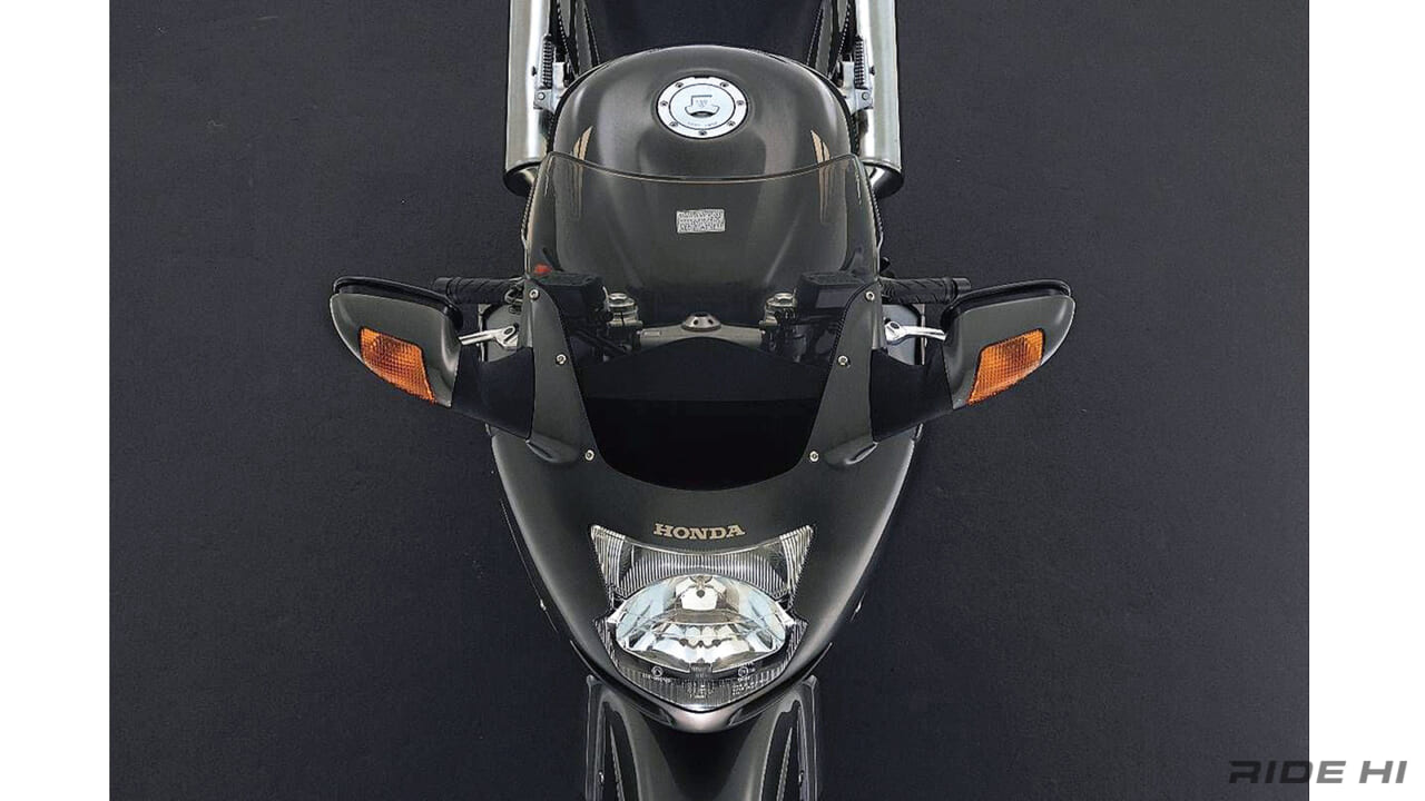 |世界最速を超える“世界最高性能”を目指したホンダの究極フラッグシップ! CBR1100XXスーパーブラックバードの縦二眼が放つ威圧感