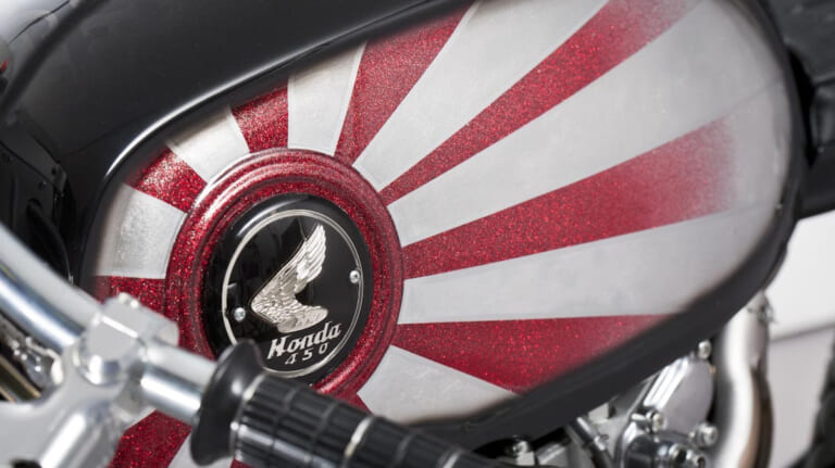 「日本に敬意を込めた」タンクに日章旗をペイント。ほとんどの人がベース車両を言い当てられず。世界が認めるビルダーのカスタムモデルを紹介。