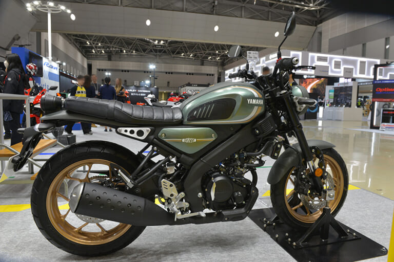 YAMAHA XSR155｜車検なしでこの余裕、125ccの軽さでツーリングも快適に! 2026年夏発売のヤマハXSR155を先行チェック