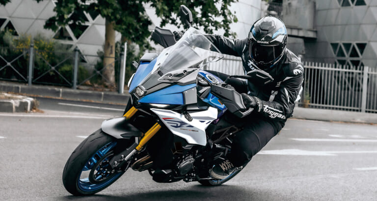 SUZUKI GSX-S1000GX|電子制御サスが荒れた道をいなし、ウイングレットが風を裂く! スズキ「GSX-S1000GX」2026モデルが4/23に発売