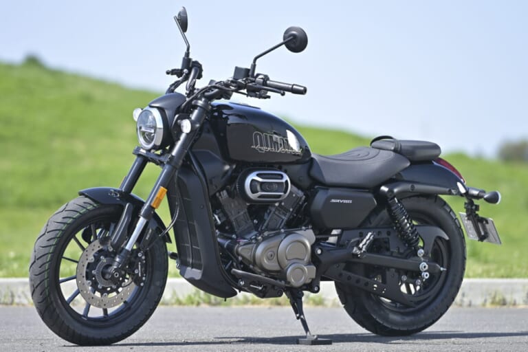 QJMOTOR｜SRV250A｜狭角Vツインをオートマで味わう　QJMOTOR「SRV 250A(AMT)」はハンドリングも秀逸な軽二輪ATクルーザーだ