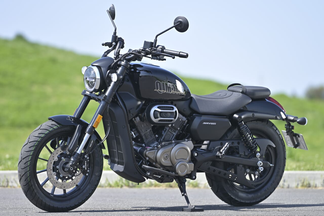 QJMOTOR｜SRV250A｜狭角Vツインをオートマで味わう　QJMOTOR「SRV 250A(AMT)」はハンドリングも秀逸な軽二輪ATクルーザーだ