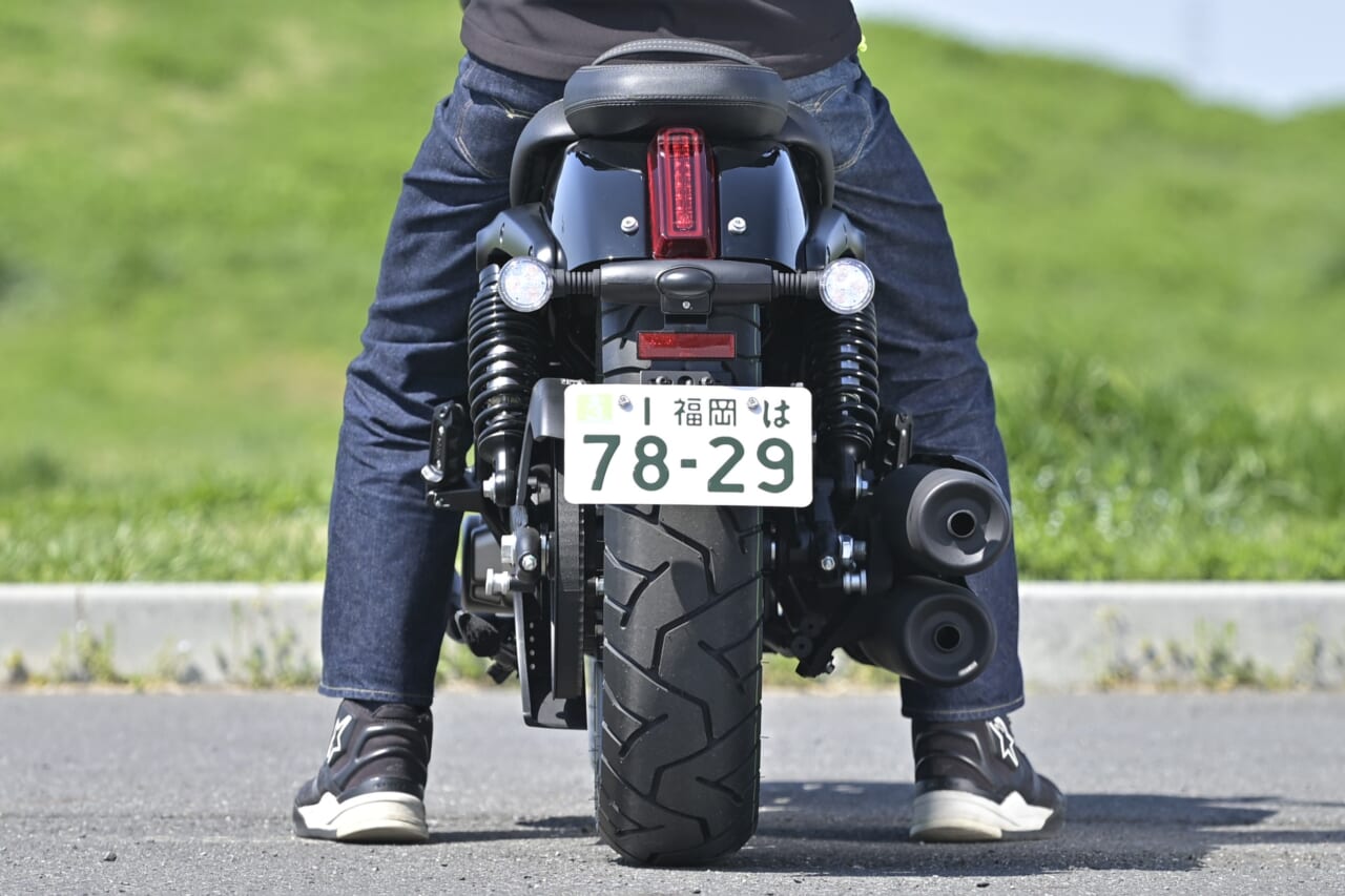 ｜狭角Vツインをオートマで味わう　QJMOTOR「SRV 250A(AMT)」はハンドリングも秀逸な軽二輪ATクルーザーだ