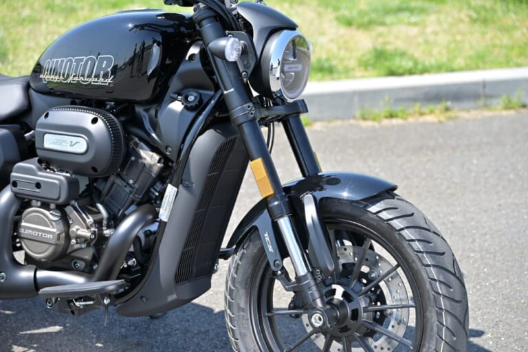 QJMOTOR｜SRV250A｜サスペンション｜狭角Vツインをオートマで味わう　QJMOTOR「SRV 250A(AMT)」はハンドリングも秀逸な軽二輪ATクルーザーだ