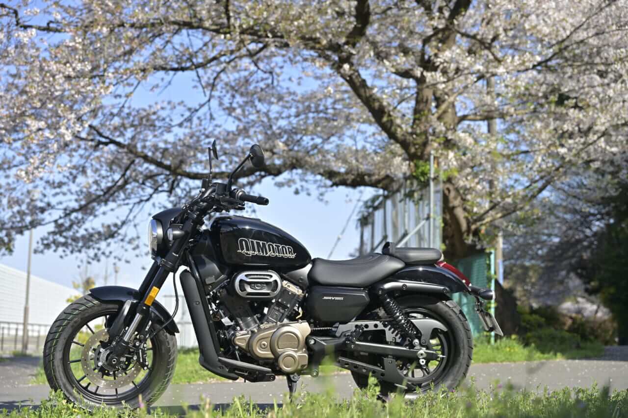 QJMOTOR｜SRV250A｜狭角Vツインをオートマで味わう　QJMOTOR「SRV 250A(AMT)」はハンドリングも秀逸な軽二輪ATクルーザーだ