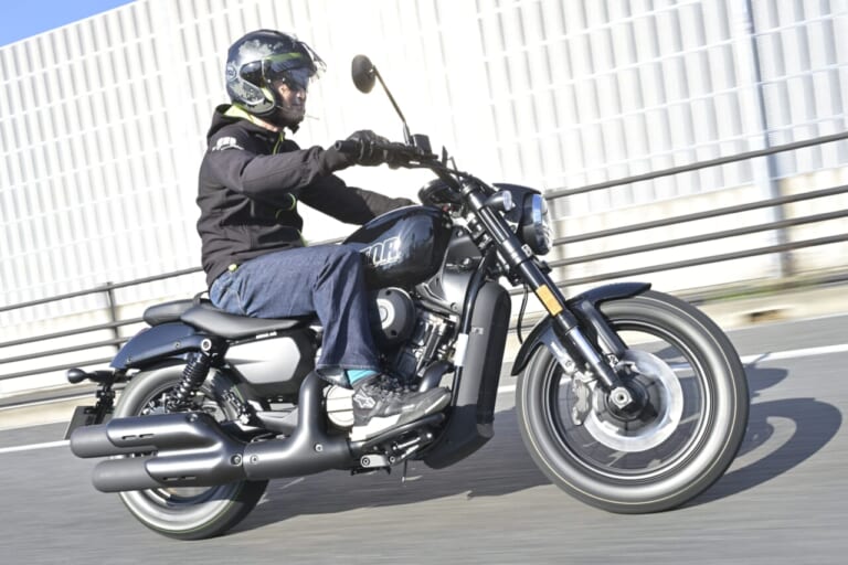 QJMOTOR｜SRV250A｜走行｜狭角Vツインをオートマで味わう　QJMOTOR「SRV 250A(AMT)」はハンドリングも秀逸な軽二輪ATクルーザーだ