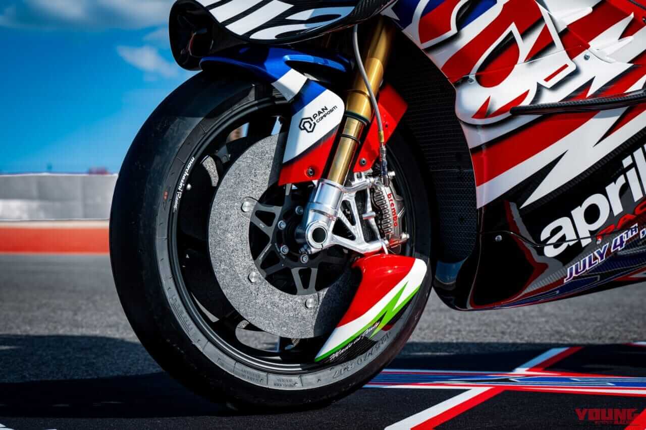 アプリリア｜Aprilia X 250TH｜2026年｜量産車初のMotoGPカーボンブレーキ×240馬力! アプリリア「X 250TH」が30台限定で登場。アメリカ建国250周年記念モデル【海外】