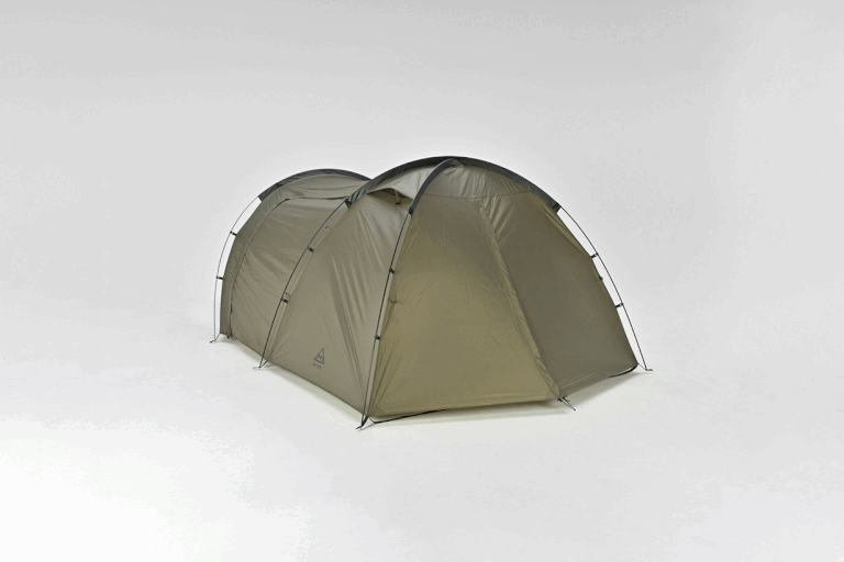 デイトナ｜MAEHIRO DOME E｜2026年｜広々前室＋2ルーム構造をエントリー価格で実現! デイトナの新ツーリングテント「MAEHIRO DOME E」発売、グローブ対応アジャスター入り口など実用機能も採用