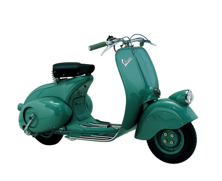 Vespa Vespa98|街角の視線を独り占め! 専用装備と伝統カラーがもたらす、至福のスクーター。ベスパ生誕80年の集大成「GTS 80TH」登場【水冷278ccエンジン】