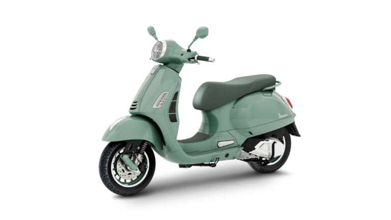 VESPA GTS 80TH|街角の視線を独り占め! 専用装備と伝統カラーがもたらす、至福のスクーター。ベスパ生誕80年の集大成「GTS 80TH」登場【水冷278ccエンジン】