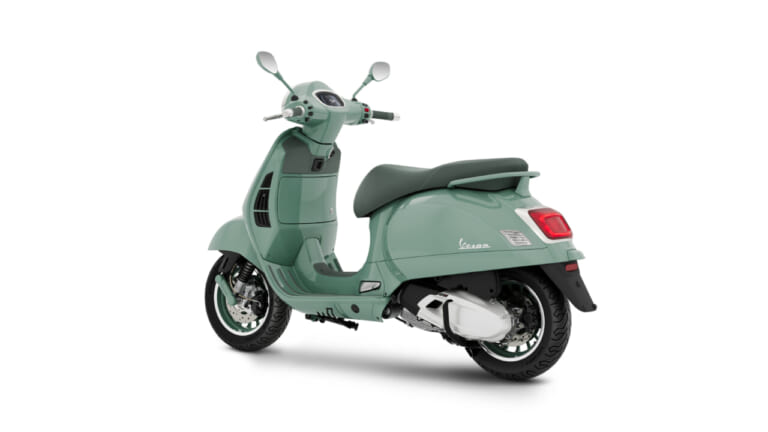 VESPA GTS 80TH｜街角の視線を独り占め! 専用装備と伝統カラーがもたらす、至福のスクーター。ベスパ生誕80年の集大成「GTS 80TH」登場【水冷278ccエンジン】
