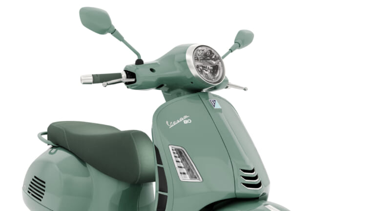 VESPA GTS 80TH|街角の視線を独り占め! 専用装備と伝統カラーがもたらす、至福のスクーター。ベスパ生誕80年の集大成「GTS 80TH」登場【水冷278ccエンジン】