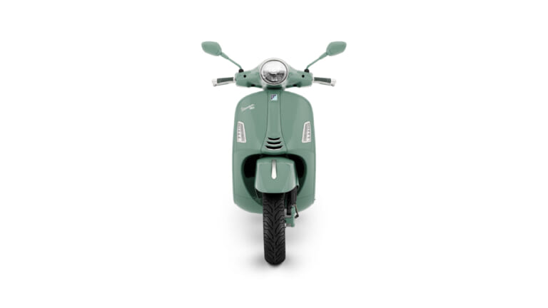 VESPA GTS 80TH｜街角の視線を独り占め! 専用装備と伝統カラーがもたらす、至福のスクーター。ベスパ生誕80年の集大成「GTS 80TH」登場【水冷278ccエンジン】