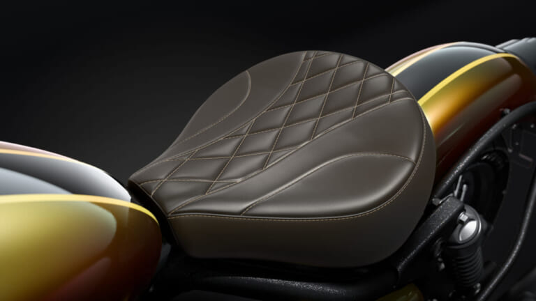 CLASSIC 650 125th YEAR ANNIVERSARY SPECIAL EDITION｜浅草のライダーズカフェで“空冷ツイン”の鼓動を感じろ！ ロイヤルエンフィールド注目の650兄弟が特別展示