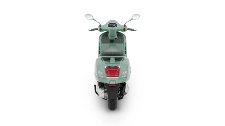 VESPA GTS 80TH|街角の視線を独り占め! 専用装備と伝統カラーがもたらす、至福のスクーター。ベスパ生誕80年の集大成「GTS 80TH」登場【水冷278ccエンジン】