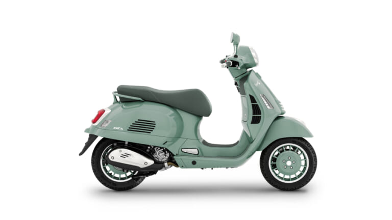 VESPA GTS 80TH｜街角の視線を独り占め! 専用装備と伝統カラーがもたらす、至福のスクーター。ベスパ生誕80年の集大成「GTS 80TH」登場【水冷278ccエンジン】